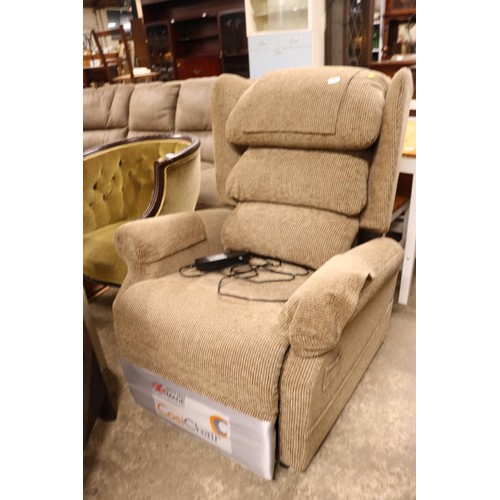 552 - Large electric rise & recline chair - warranted until 12 noon Tuesday following the above sale