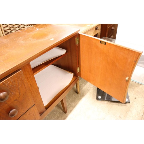 568 - 6ft teak sideboard