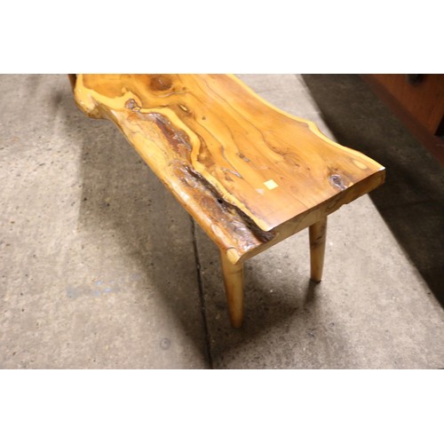 569 - Yew wood bench 5ft wide