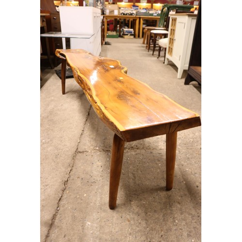 569 - Yew wood bench 5ft wide