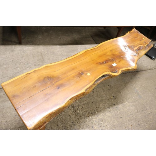 569 - Yew wood bench 5ft wide