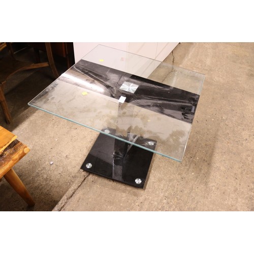 571 - Revolving glass square coffee table