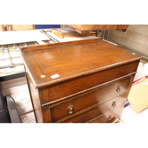 592 - Oak dressing chest