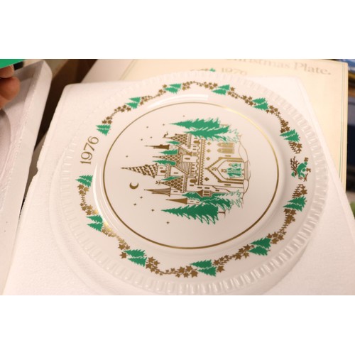 281 - 2 v/s Wedgwood christmas plates