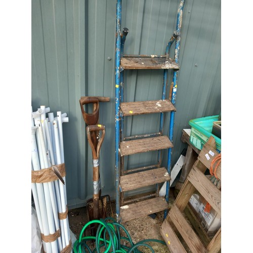 3 - Stepladder, spade & 2 forks