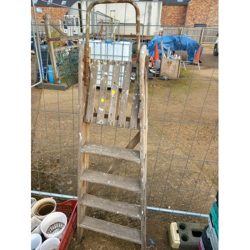 24 - Wooden stepladder