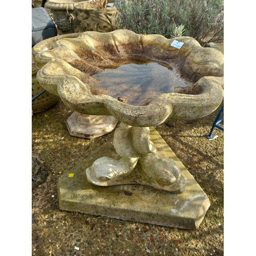 67 - Large bird bath & base