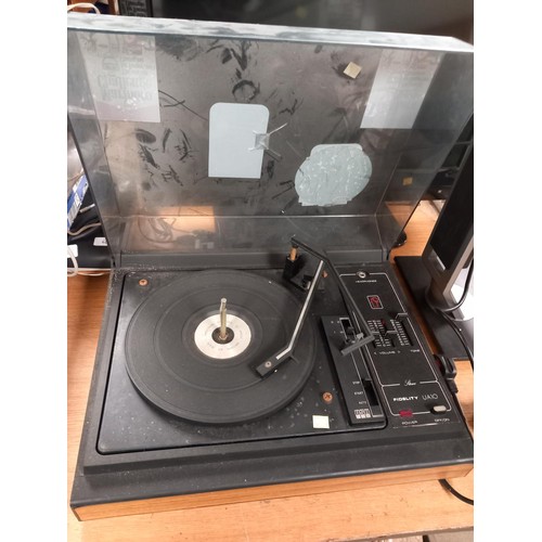 89 - Fidelity VA10 record player & 1 speaker - warranted until 12 noon Tusday following the above sale