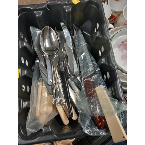 200 - 3 trays of cutlery, etc