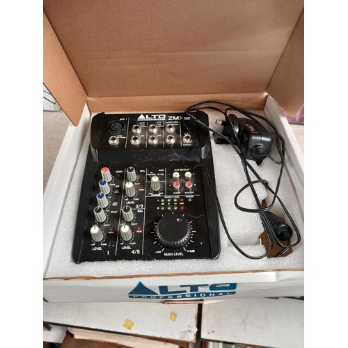 220 - Alto professional zephyr series ZMX52 compact 5 channel mixer - warranted until 12 noon Tuesday foll... 