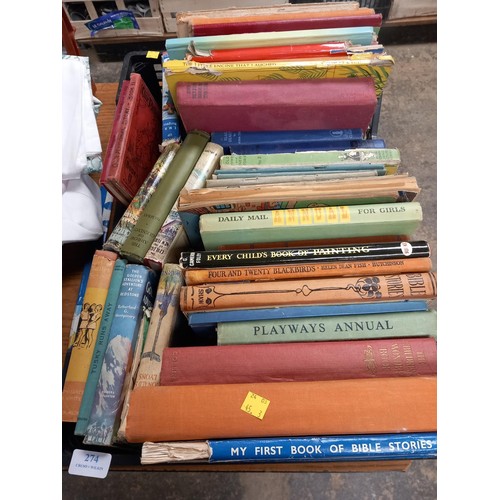 274 - Tray of vintage books/annuals, etc