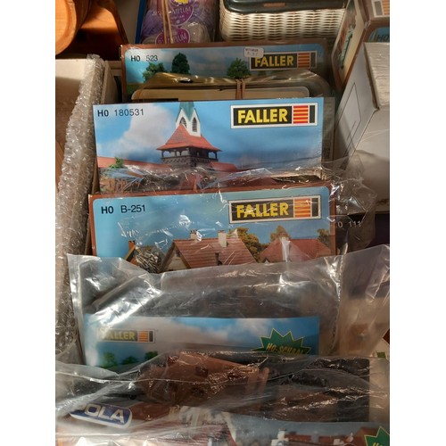 518 - 3 boxes of railway models in boxes - unmade