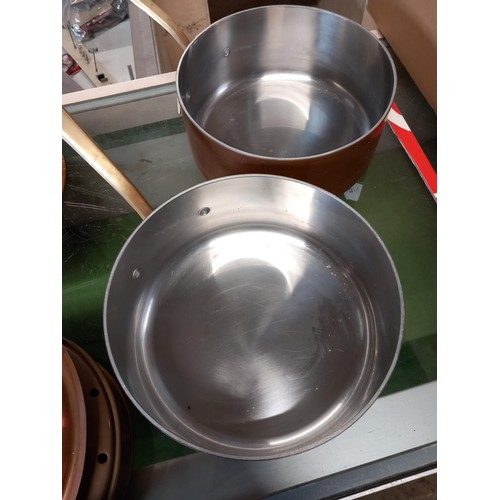 520 - Copper kettle, 2 saucepans, chestnut roaster