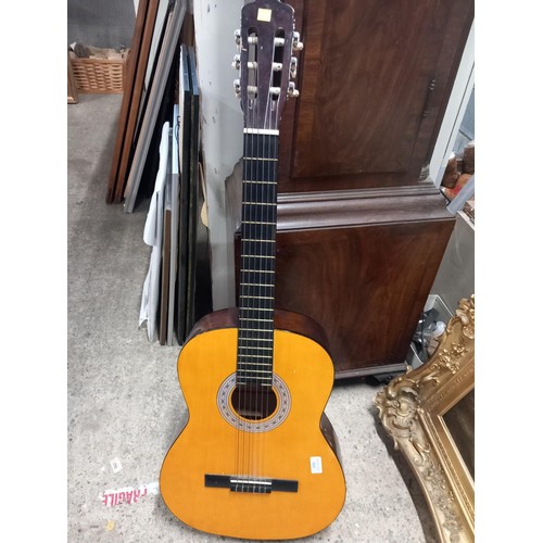 590 - Chantry guitar