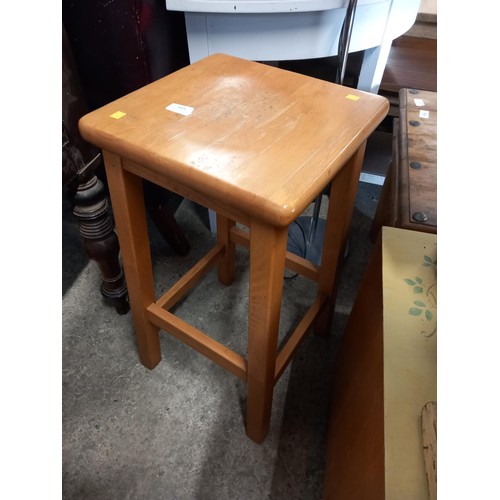 593 - Pink stool