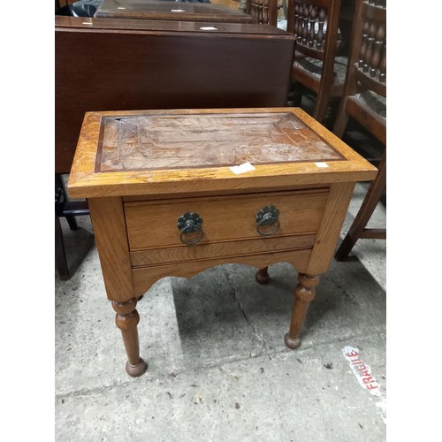 649 - Small oak single drawer occasional table