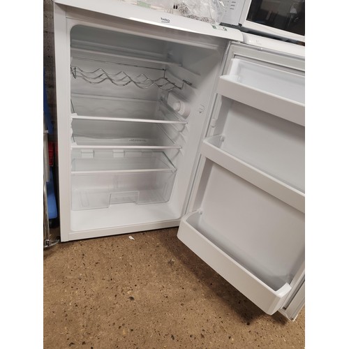 118 - Beko fridge - warranted until 12 noon Tuesday following the above sale