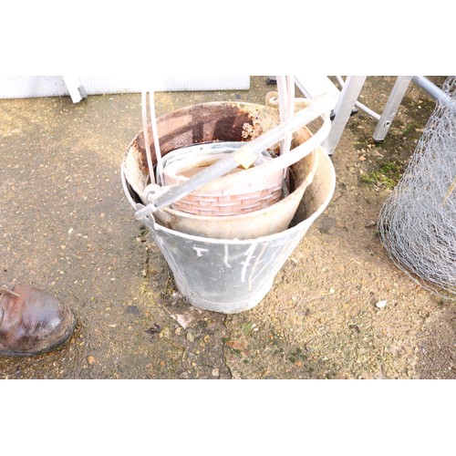 21 - 2 galvanised buckets, 2 flower baskets