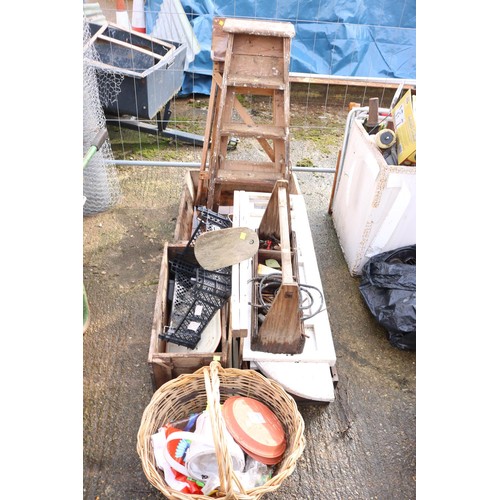 23 - 2 pairs of wooden steps, baskets, various wooden crates, etc