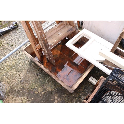 23 - 2 pairs of wooden steps, baskets, various wooden crates, etc