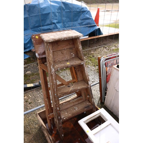 23 - 2 pairs of wooden steps, baskets, various wooden crates, etc