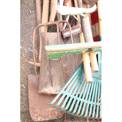 27 - Qty of garden tools, incl various spades, rakes, forks, broom, saws, wind break, etc