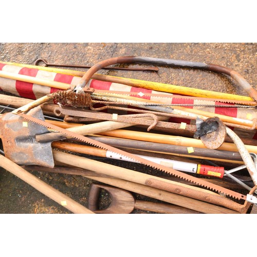 27 - Qty of garden tools, incl various spades, rakes, forks, broom, saws, wind break, etc