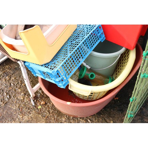 59 - Garden misc, incl 4 plastic chairs, watering cans, pet guard, dog bed, brooms, etc