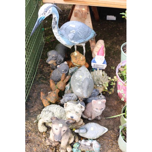 60 - Qty of various small garden ornaments (some a/f)