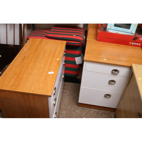 91 - 2 schrieber bedside cabinets & 3 drawer chest