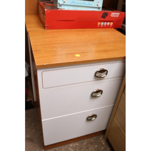 91 - 2 schrieber bedside cabinets & 3 drawer chest