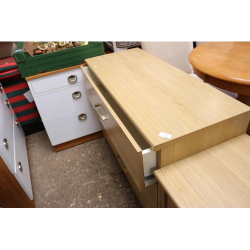 93 - 2 x bedside cabinets & chest of drawers