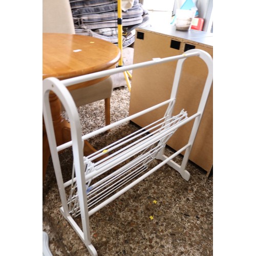 96 - Towel rail & clothes airer