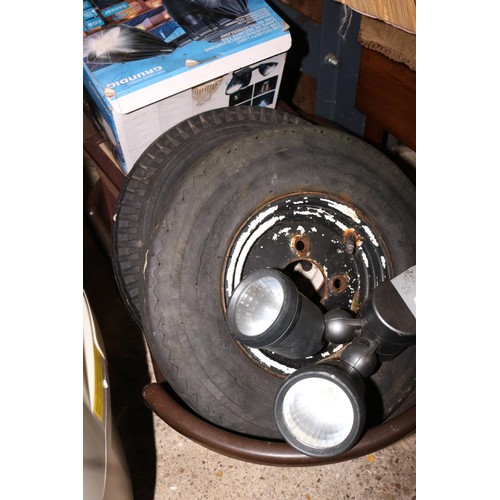 126 - Dog basket, trailer wheels, security lights x2