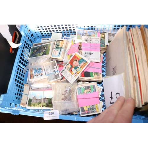 229 - Collectors cards/albums/silks (mostly tea/cigarettes)