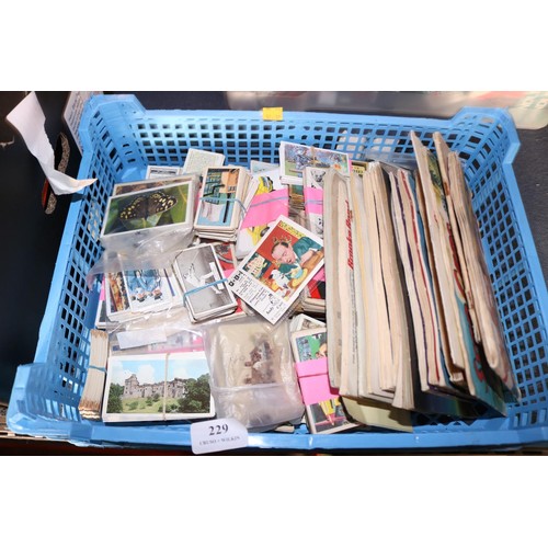 229 - Collectors cards/albums/silks (mostly tea/cigarettes)