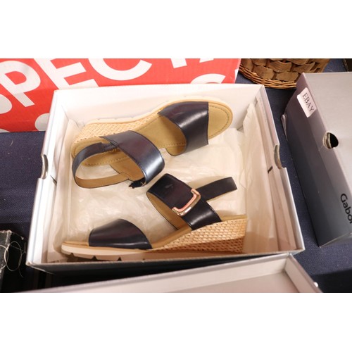 248 - Gabor Porter navy leather, size 6, sandals