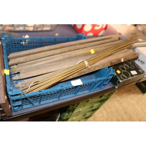 252 - Qty of brass stair rods