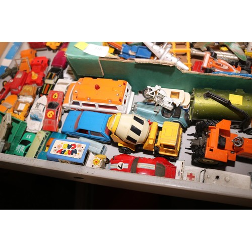 310 - Large qty of vintage/modern toy cars, trucks, etc, incl Dinky Matchbox, Corgi & Britains