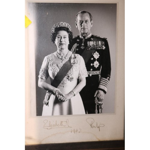 387 - Signed photo of Queen Elizabeth II & Prince Philip, 1987