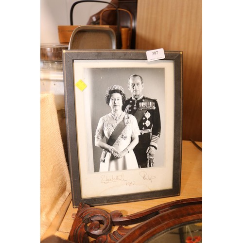 387 - Signed photo of Queen Elizabeth II & Prince Philip, 1987