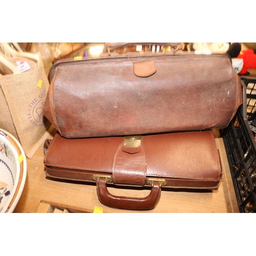 394 - 2 leather bags