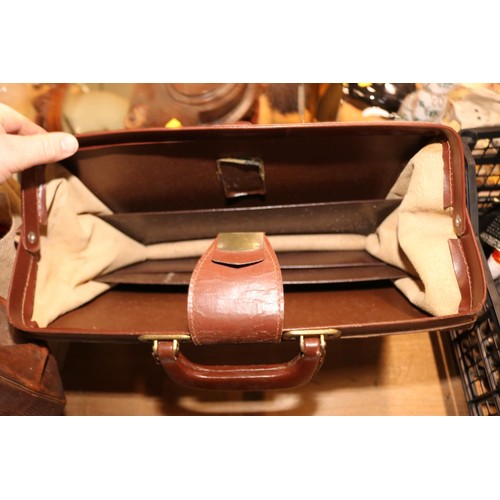 394 - 2 leather bags