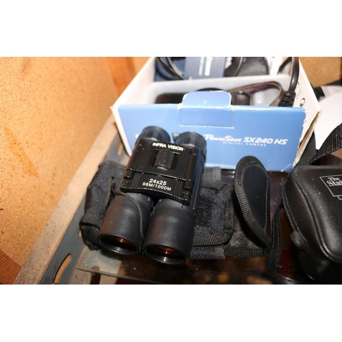 445 - Roberts sw radio, binoculars x2, cameras x3