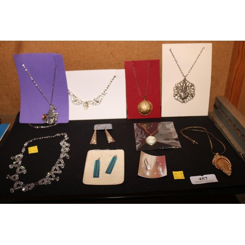 457 - Collection of necklaces