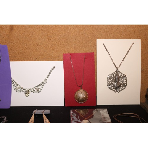 457 - Collection of necklaces