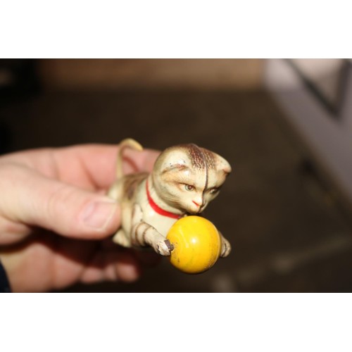 461 - Vintage tin wind up cat with ball (no key) US zone, West Germany