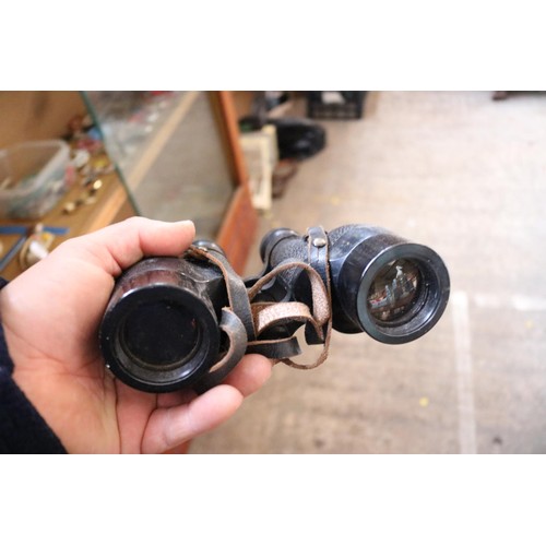 463 - 2 pairs of binoculars (1 cased)