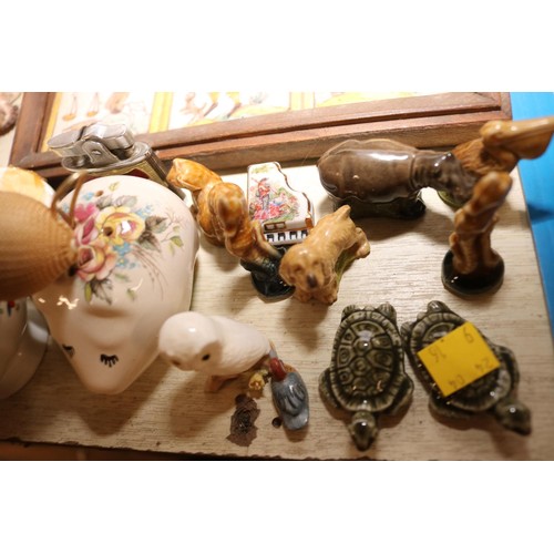 539 - Large qty of collectables/curios