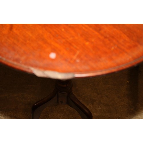 571 - Mahogany occasional table a/f